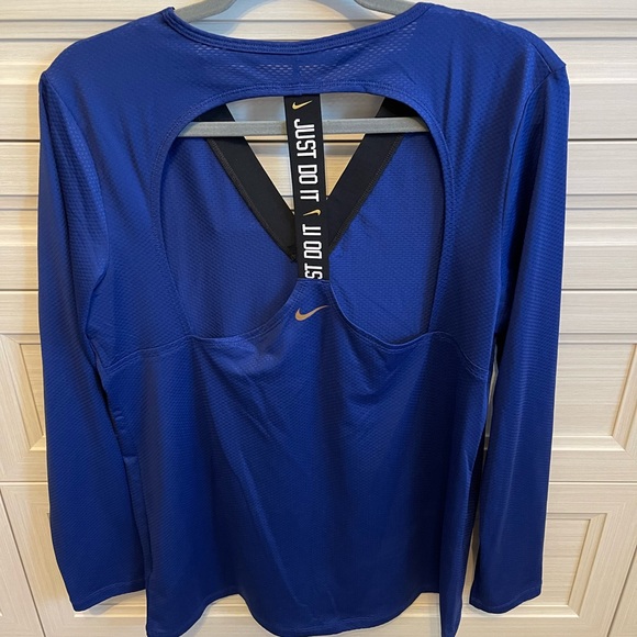 Nike Workout Top - Picture 2 of 4